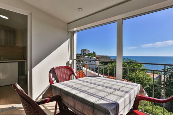 Foto van Beachfront Sunset Apartments Sutomore - Studio Apartment with Sea View and Terrace - Terrace