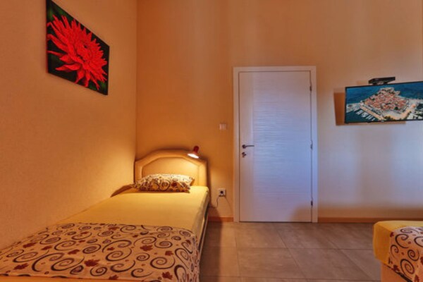 Foto van Beachfront Sunset Apartments Sutomore - Studio Apartment with Sea View and Terrace (Owner 20) - BedRoom