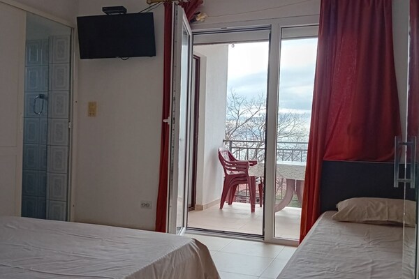 Foto van Classic Studio Apartment with Sea View and Terrace - BedRoom