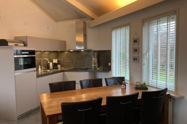 Foto van Vakantiehuis op Ameland bij Golfbaan - Vakantiehuis in Hollum - DiningRoom