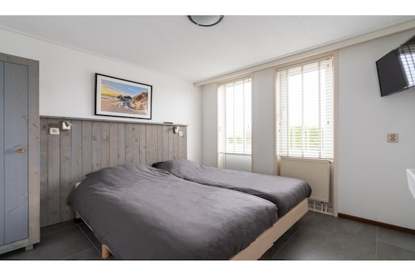 Foto van Vakantiehuis op Ameland bij Golfbaan - Vakantiehuis in Hollum - BedRoom