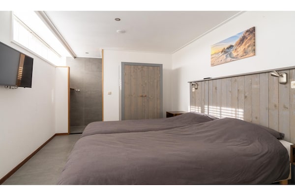 Foto van Vakantiehuis op Ameland bij Golfbaan - Vakantiehuis in Hollum - BedRoom