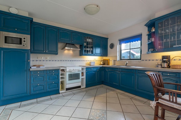 Foto van De Buitenplaats 145 villa met sauna - Vakantiehuis in Callantsoog - Kitchen