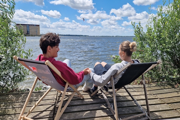 Foto van Bolderwagen voor kleine stelletjes aan het meer - Vakantiehuis in Almere - TerraceBalcony