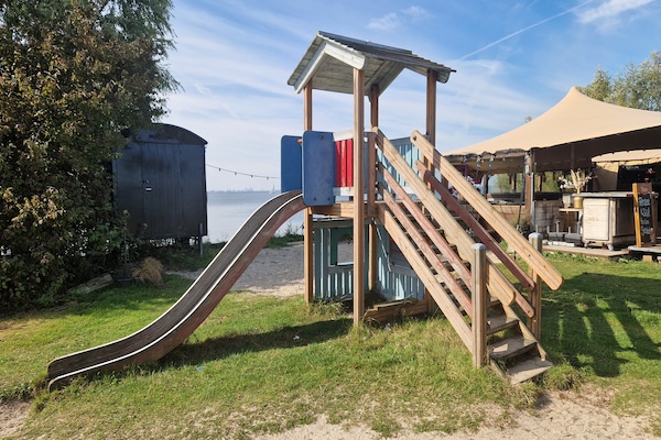 Foto van Bolderwagen voor kleine stelletjes aan het meer - Vakantiehuis in Almere - ParkFacilities