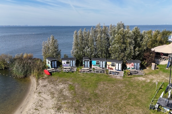 Foto van Bolderwagen voor kleine stelletjes aan het meer - Vakantiehuis in Almere - AreaSummer1KM