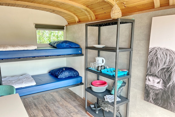 Foto van Bolderwagen voor kleine stelletjes aan het meer - Vakantiehuis in Almere - BedRoom