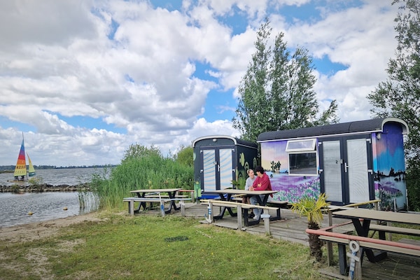 Foto van Bolderwagen voor kleine stelletjes aan het meer - Vakantiehuis in Almere - ExteriorSummer