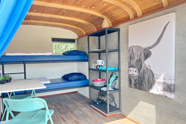 Foto van Bolderwagen voor kleine stelletjes aan het meer - Vakantiehuis in Almere - BedRoom