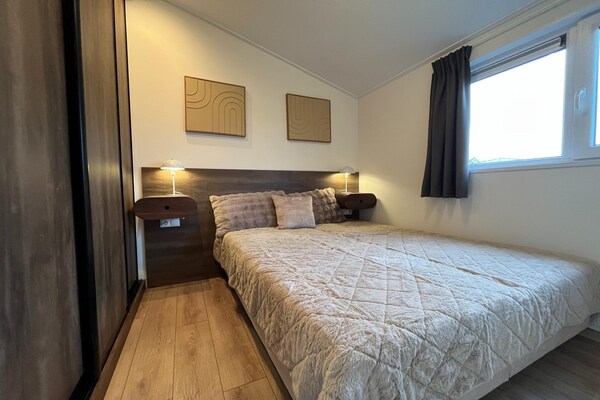 Foto van Gezellig Chalet Vlakbij Alkmaar - Vakantiehuis in West-Graftdijk - BedRoom