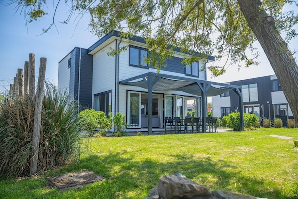 Foto van Modern vakantiehuis met sauna - Vakantiehuis in West-Graftdijk - ExteriorSummer