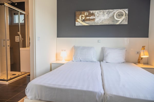 Foto van Modern vakantiehuis met sauna - Vakantiehuis in West-Graftdijk - BedRoom