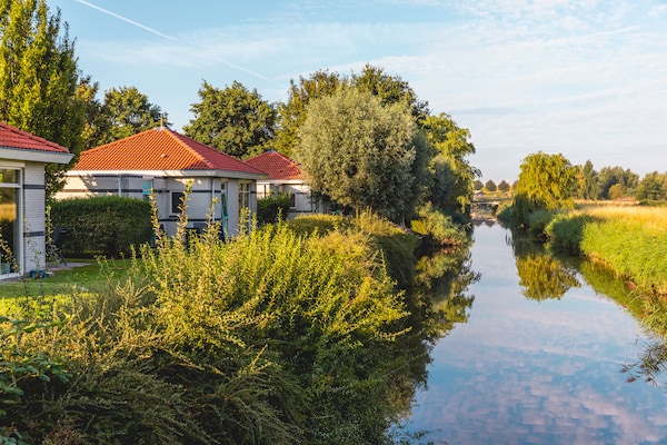 Foto van Vakantiewoning in Andijk met eigen vissteiger - Vakantiehuis in Andijk - AreaSummer1KM