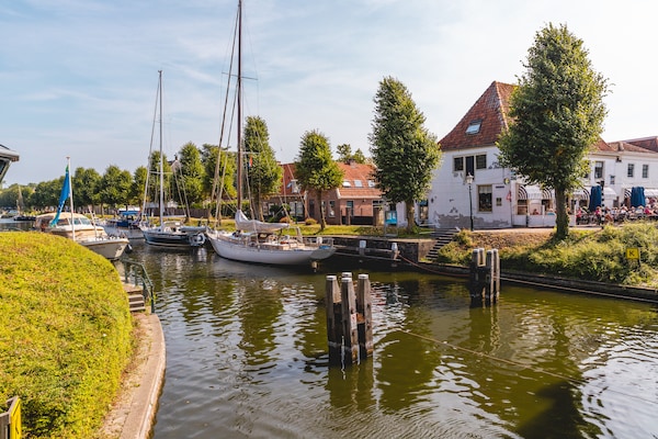 Foto van Vakantiewoning in Andijk met eigen vissteiger - Vakantiehuis in Andijk - ParkFacilities