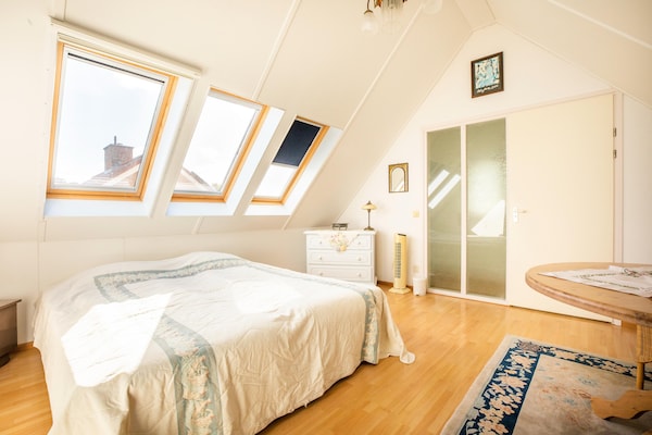 Foto van Comfortabel vakantiehuis in Hoorn met Frans balkon - BedRoom