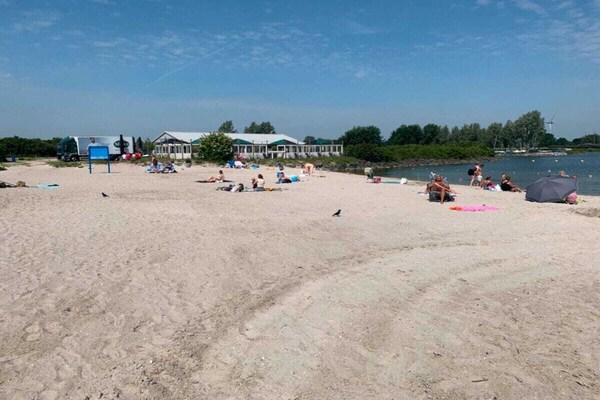 Foto van Carpe Diem met steiger en boot - Vakantiehuis in Medemblik - Untagged