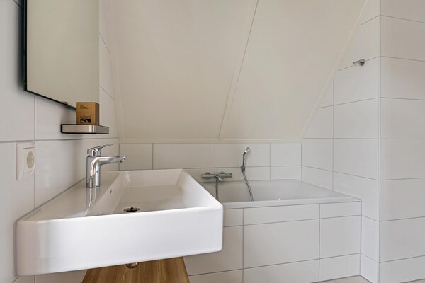 Foto van Vakantiehuis in Medemblik met eigen steiger - Vakantiehuis in PS Opperdoes - BathRoom