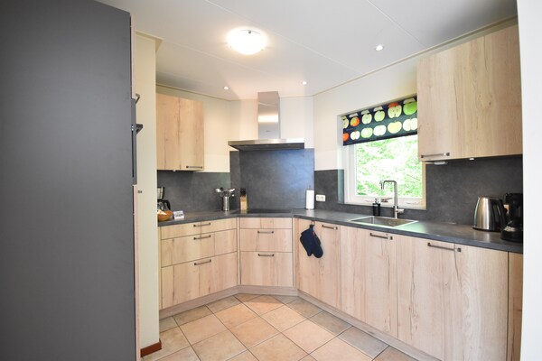 Foto van Bungalow in Noord-Holland bij Noordzeekust - Vakantiehuis in St. Maartenszee - Kitchen