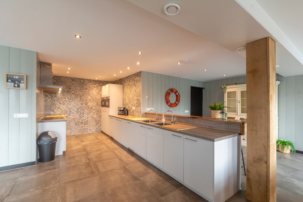 Foto van Groepsreisje Callantsoog | Strand - Vakantiehuis in Callantsoog - Kitchen