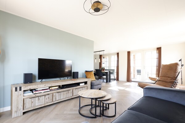 Foto van Villa in Wieringer Park met Tuin - Vakantiehuis in Hippolytushoef - LivingRoom