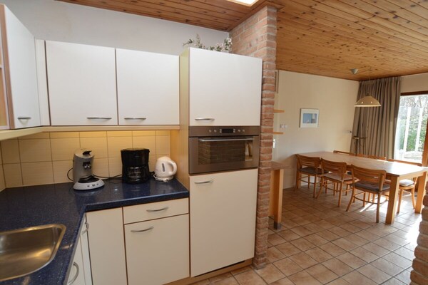 Foto van Bungalow in Den Burg met zwembad - Vakantiehuis in Den Burg - Untagged