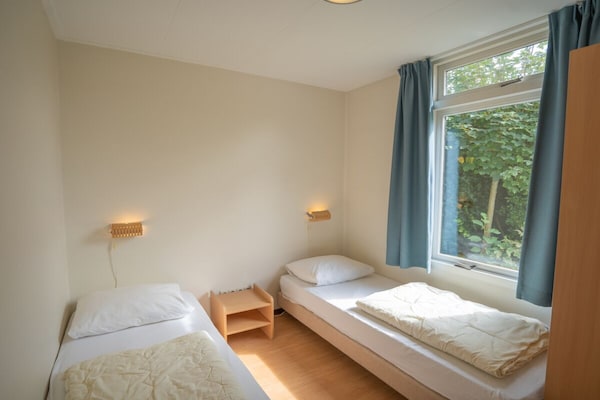 Foto van Bungalow in Den Burg met zwembad - Vakantiehuis in Den Burg - Untagged
