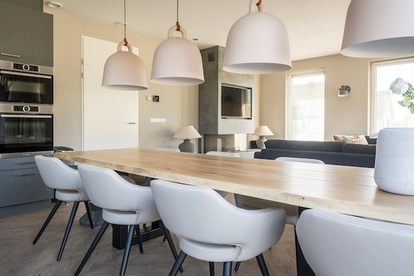 Foto van Moderne villa met een privéterras in De Cocksdorp - DiningRoom