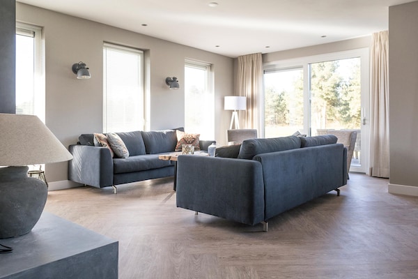 Foto van Moderne villa met een privéterras in De Cocksdorp - LivingRoom