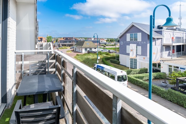 Foto van Comfortabel en modern ingericht 4-persoons appartement - TerraceBalcony