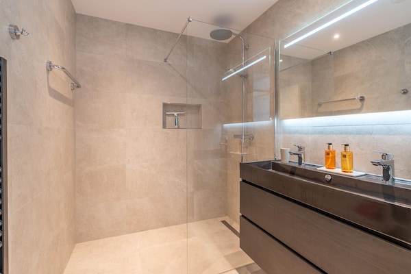 Foto van 4 Persoons appartement met zeezicht - Vakantiehuis in De Koog - BathRoom