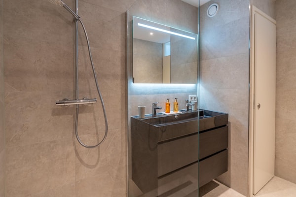 Foto van 4 Persoons appartement met zeezicht - Vakantiehuis in De Koog - BathRoom