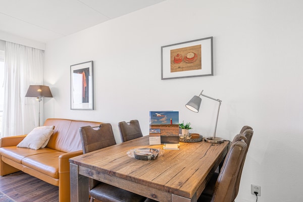 Foto van 4 Persoons appartement met zeezicht - Vakantiehuis in De Koog - DiningRoom