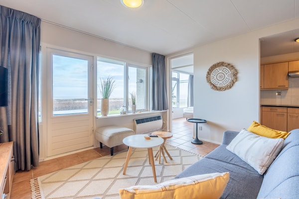 Foto van 2 persoons zeezicht appartement - Vakantiehuis in De Koog - LivingRoom