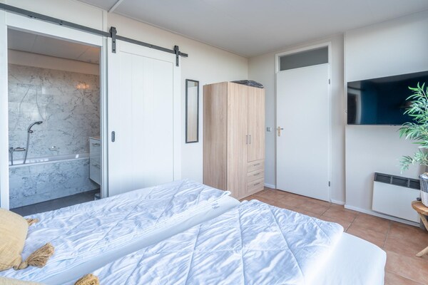 Foto van 2 persoons zeezicht appartement - Vakantiehuis in De Koog - BedRoom
