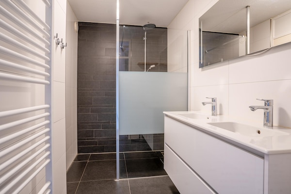 Foto van 4 Persoons appartement met eiland-zeezicht - Vakantiehuis in De Koog - BathRoom