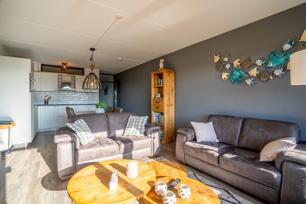 Foto van 4 Persoons appartement met eiland-zeezicht - Vakantiehuis in De Koog - LivingRoom