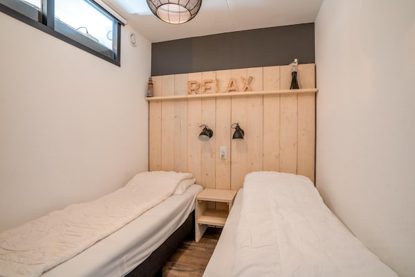 Foto van 4 Persoons appartement met eiland-zeezicht - Vakantiehuis in De Koog - BedRoom