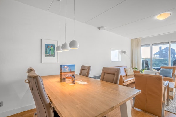 Foto van 4 Persoons appartement met eiland-zeezicht - Vakantiehuis in De Koog - DiningRoom
