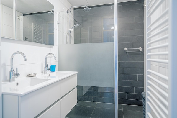 Foto van 4 Persoons appartement met eiland-zeezicht - Vakantiehuis in De Koog - BathRoom