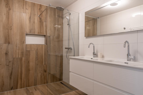 Foto van 4 Persoons appartement met zeezicht - Vakantiehuis in De Koog - BathRoom