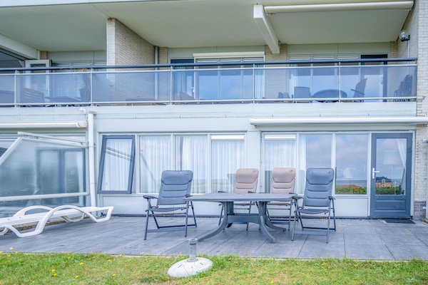 Foto van 4 Persoons appartement met zeezicht - Vakantiehuis in De Koog - TerraceBalcony