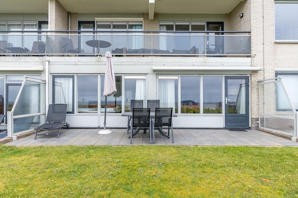 Foto van 4 Persoons appartement met zeezicht - Vakantiehuis in De Koog - TerraceBalcony