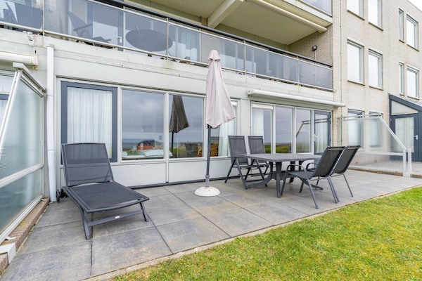 Foto van 4 Persoons appartement met zeezicht - Vakantiehuis in De Koog - TerraceBalcony
