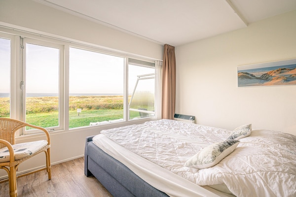 Foto van 4 Persoons appartement met zeezicht - Vakantiehuis in De Koog - BedRoom