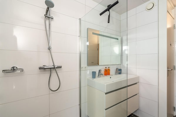 Foto van 4 Persoons appartement met eilandzicht - Vakantiehuis in De Koog - BathRoom