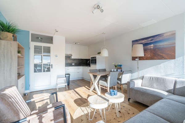 Foto van 4 Persoons appartement met eilandzicht - Vakantiehuis in De Koog - LivingRoom