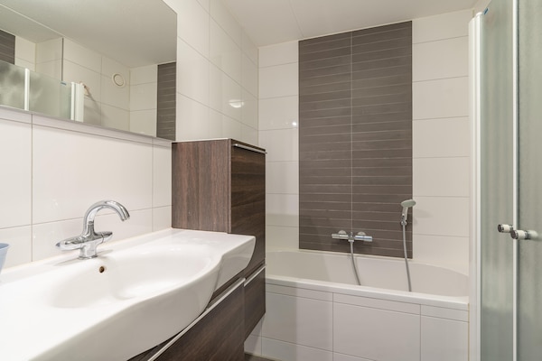 Foto van 4 Persoons appartement met eiland-zeezicht - Vakantiehuis in De Koog - BathRoom