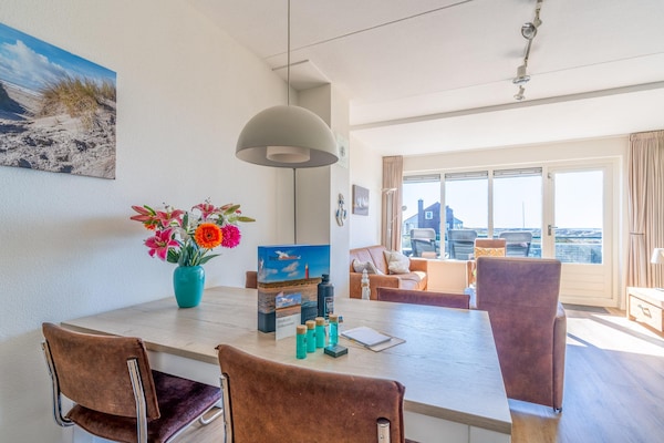 Foto van 4 Persoons appartement met eiland-zeezicht - Vakantiehuis in De Koog - DiningRoom