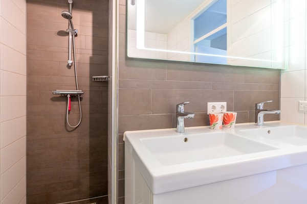 Foto van 4 Persoons appartement met eilandzicht - Vakantiehuis in De Koog - BathRoom