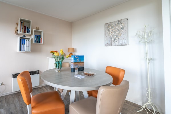 Foto van 2 Persoons appartement met zeezicht - Vakantiehuis in De Koog - DiningRoom